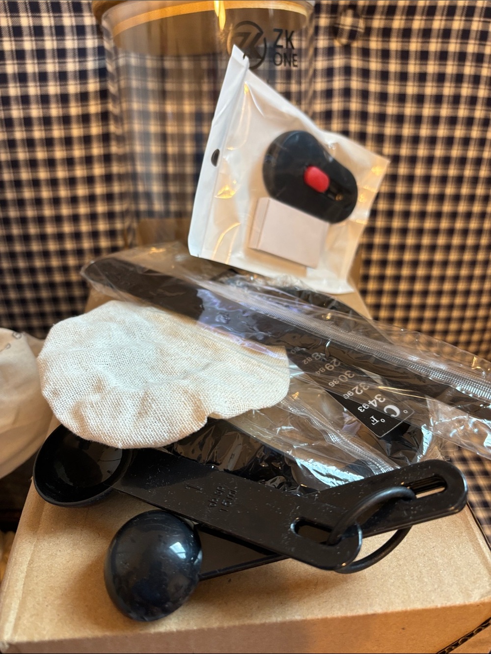 Sourdough starter kit with Cotton proofing Basket - Picture 4 of 8